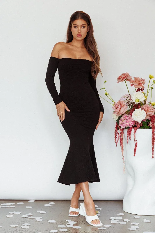 Maxi - inspired midi dresses with flowing fabrics for a beachy vibe Speakeasy Off-Shoulder Maxi Dress Black Maxi - inspired midi dresses with flowing fabrics for a beachy vibe Speakeasy Off-Shoulder Maxi Dress Black