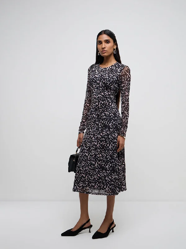 Mini dresses with embroidered details for a unique touch Wardrobe Black Abstract Design Straight Dress Mini dresses with embroidered details for a unique touch Wardrobe Black Abstract Design Straight Dress