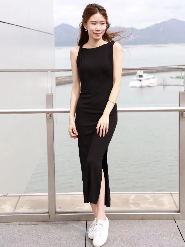 Midi dresses with geometric cutouts for a contemporary and edgy look Twisted on Shoulder Maxi Dress Midi dresses with geometric cutouts for a contemporary and edgy look Twisted on Shoulder Maxi Dress
