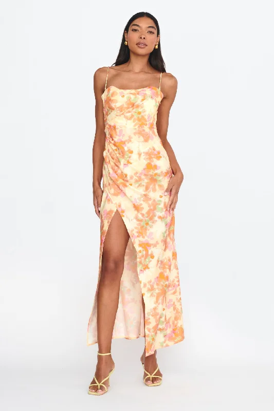 Sleeveless midi dresses with lace details for summer weddings Marianna Twist Back Maxi Dress Orange Sleeveless midi dresses with lace details for summer weddings Marianna Twist Back Maxi Dress Orange