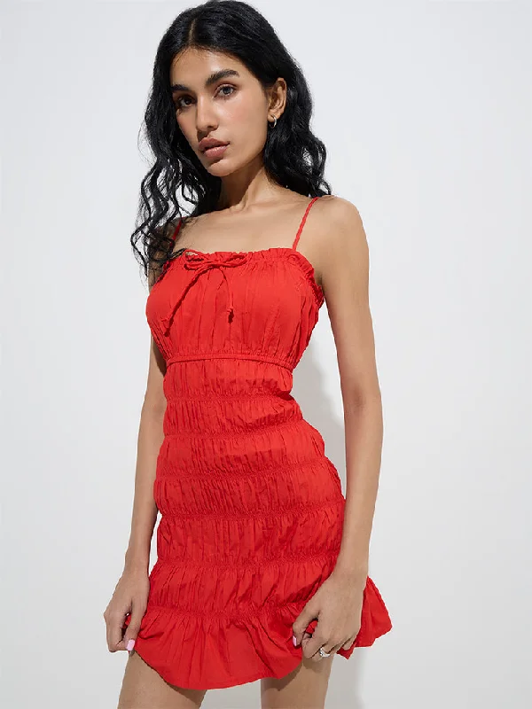 Mini dresses with cold - shoulder designs Nuon Red Smocked-Detailed Cotton Tiered Dress Mini dresses with cold - shoulder designs Nuon Red Smocked-Detailed Cotton Tiered Dress