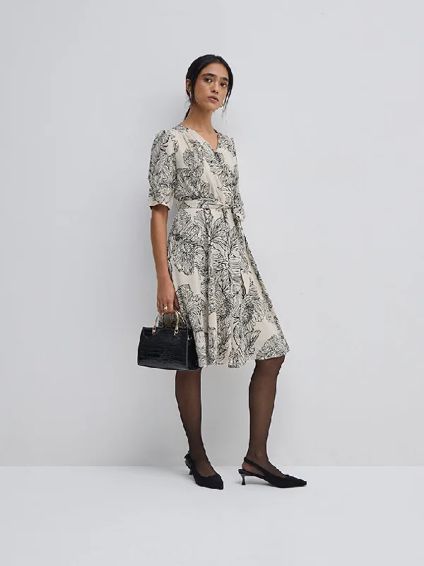 Mini dresses with geometric prints for a modern aesthetic Wardrobe Ivory Floral Design Wrap Dress with Belt Mini dresses with geometric prints for a modern aesthetic Wardrobe Ivory Floral Design Wrap Dress with Belt
