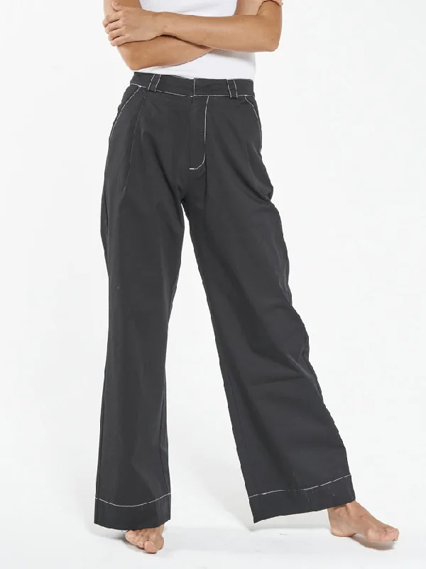 Palazzo Style Women's Printed Trousers in Bohemian PatternsArtist Contrast Pleated Chino Pant - Black Palazzo Style Women's Printed Trousers in Bohemian PatternsArtist Contrast Pleated Chino Pant - Black