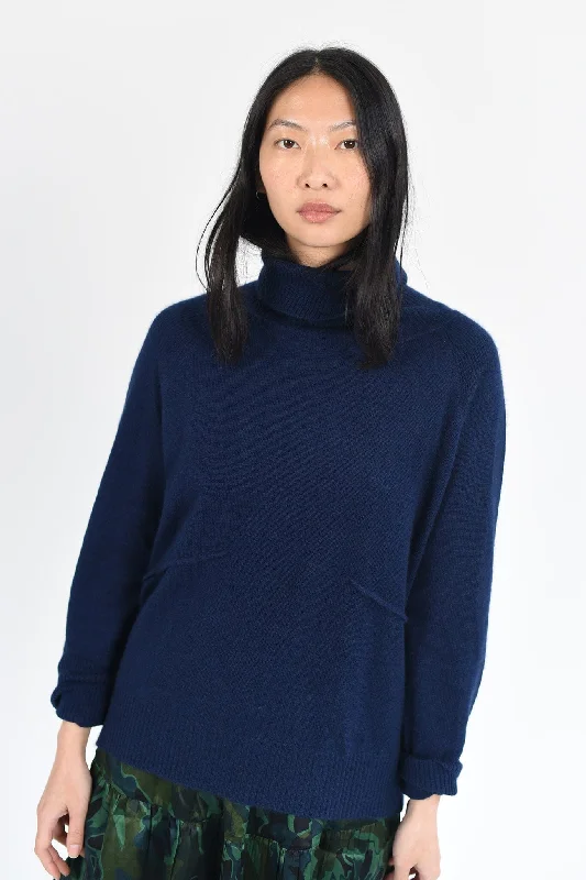 oversized women cardigan for a trendy and cozy lookM.PATMOS Ares Turtleneck - Sapphire oversized women cardigan for a trendy and cozy lookM.PATMOS Ares Turtleneck - Sapphire