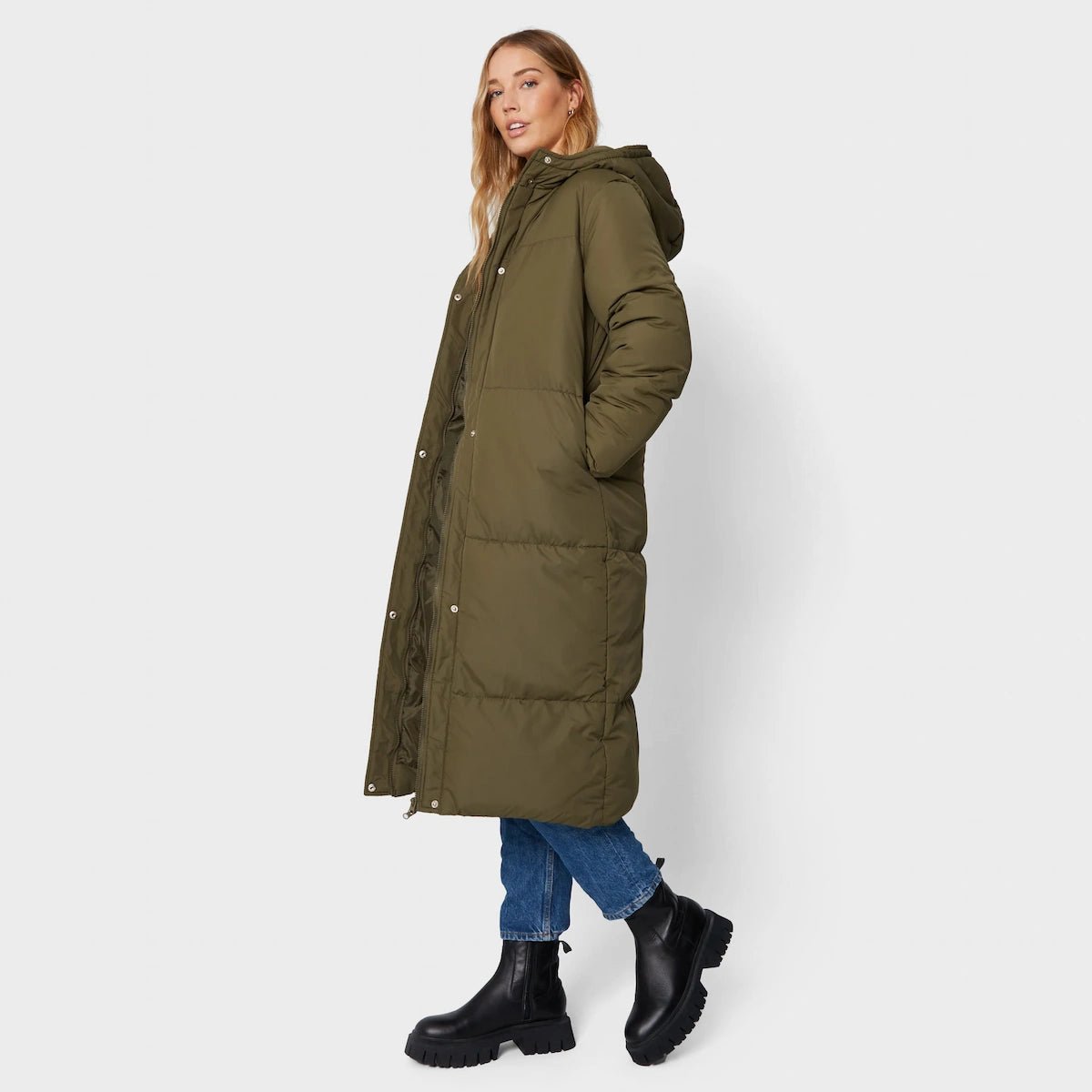 Oversized women's wool coats in a monochromatic look for a trendy outfitThreadbare Ladies Maxi Puffa Oversized women's wool coats in a monochromatic look for a trendy outfitThreadbare Ladies Maxi Puffa