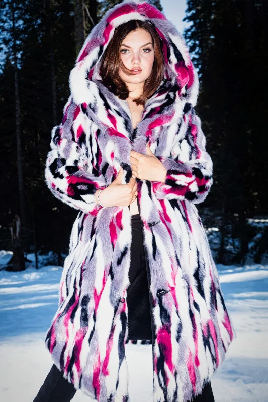 Checkered women's wool coats in a classic pattern for a timeless styleWomen's Desert Warrior Coat in "Electric Zebra" Checkered women's wool coats in a classic pattern for a timeless styleWomen's Desert Warrior Coat in "Electric Zebra"