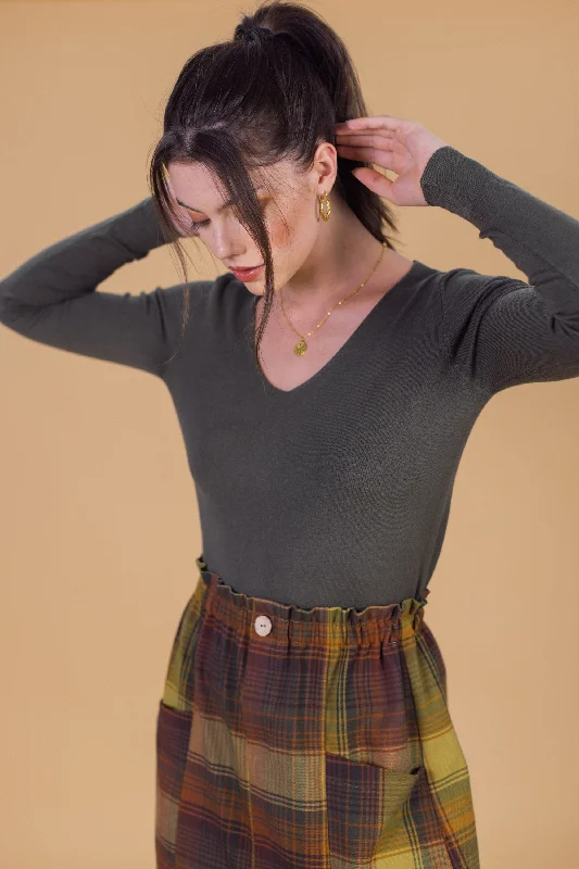 Button - Down Women's Shetland Wool Sweaters in Traditional PatternsKnit Sweater Berthe Khaki Button - Down Women's Shetland Wool Sweaters in Traditional PatternsKnit Sweater Berthe Khaki