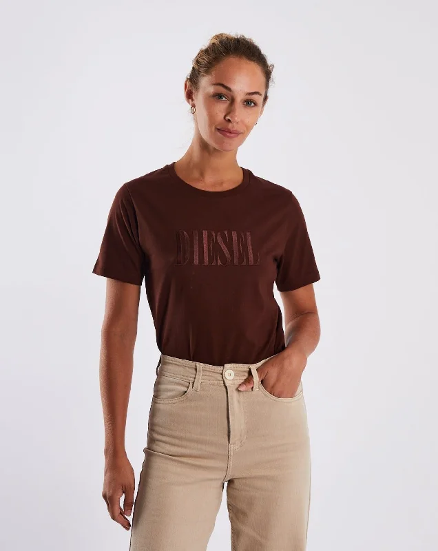 Pocketed Women T Shirt for Added FunctionalityLeandra T-Shirt Deep Coco