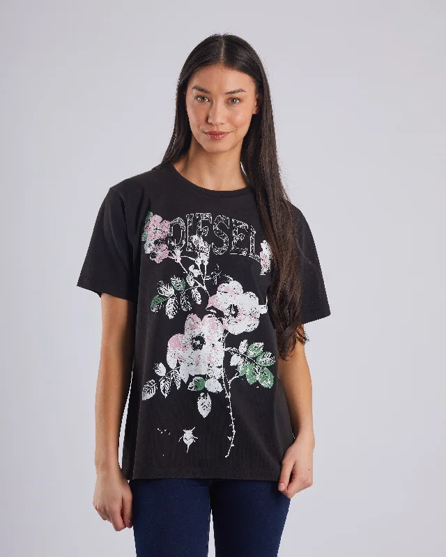 Graphic Print Women T Shirt for a Trendy StatementLavanna Tee Black