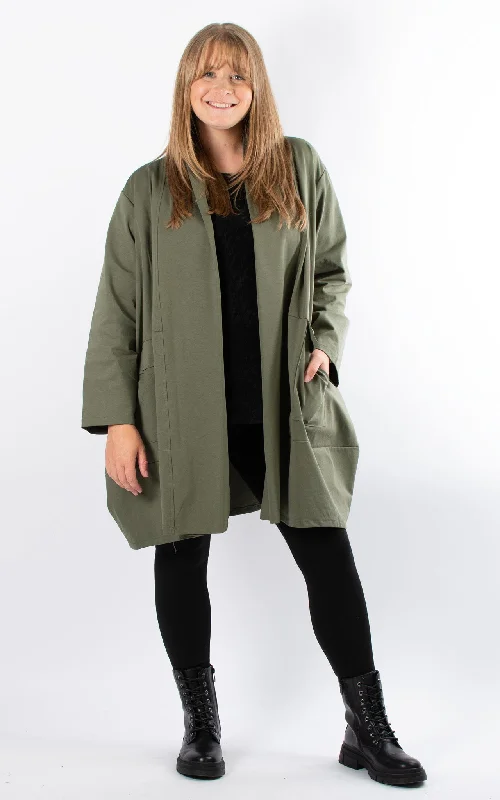 Women's cropped down jackets in bold colors for a sporty and fashionable winter outfitDani Jacket | Khaki Women's cropped down jackets in bold colors for a sporty and fashionable winter outfitDani Jacket | Khaki