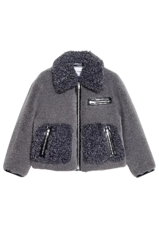 Women's cropped down jackets in bold colors for a sporty and fashionable winter outfitJoann Jacket Women's cropped down jackets in bold colors for a sporty and fashionable winter outfitJoann Jacket
