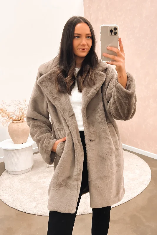 Women's shearling - lined suede jackets for ultimate warmth and luxuryMolly Fur Coat Tan Women's shearling - lined suede jackets for ultimate warmth and luxuryMolly Fur Coat Tan