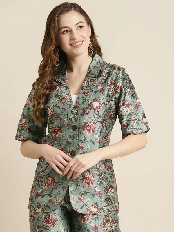 Women's quilted puffer jackets in a cropped silhouette for a modern twistOlive Floral Short Sleeves Blazer Women's quilted puffer jackets in a cropped silhouette for a modern twistOlive Floral Short Sleeves Blazer