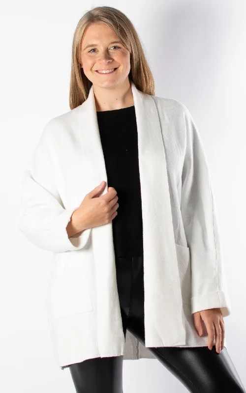 Women's quilted puffer jackets in a cropped silhouette for a modern twistAmber Cardigan | Winter White Women's quilted puffer jackets in a cropped silhouette for a modern twistAmber Cardigan | Winter White