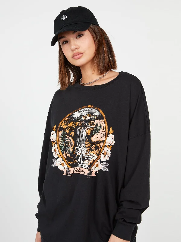 Women's cropped leather jackets with a fringe detail for a western - inspired outfitWerking Doubles Long Sleeve Tee - Black Women's cropped leather jackets with a fringe detail for a western - inspired outfitWerking Doubles Long Sleeve Tee - Black