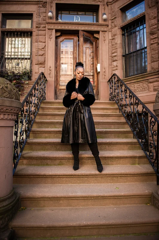 Women's shearling - lined suede jackets for ultimate warmth and luxuryWomen's Leather Trench With Full Fox Fur [Black]