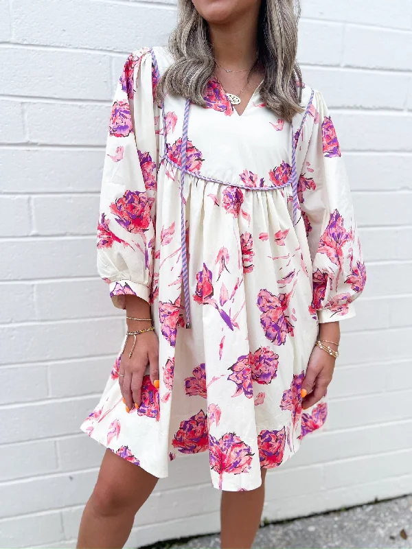 Mini Women Dress with a Short Hem for a Young and Trendy Style Mini Women Dress with a Short Hem for a Young and Trendy Style Cream Floral Flow Dress Mini Women Dress with a Short Hem for a Young and Trendy Style Mini Women Dress with a Short Hem for a Young and Trendy Style Cream Floral Flow Dress