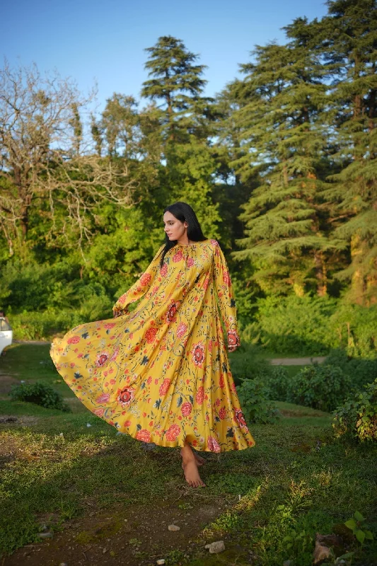 Halter Neck Women Dress to Show Off the Shoulders and Neckline Halter Neck Women Dress to Show Off the Shoulders and Neckline Laxmi Halter Neck Women Dress to Show Off the Shoulders and Neckline Halter Neck Women Dress to Show Off the Shoulders and Neckline Laxmi