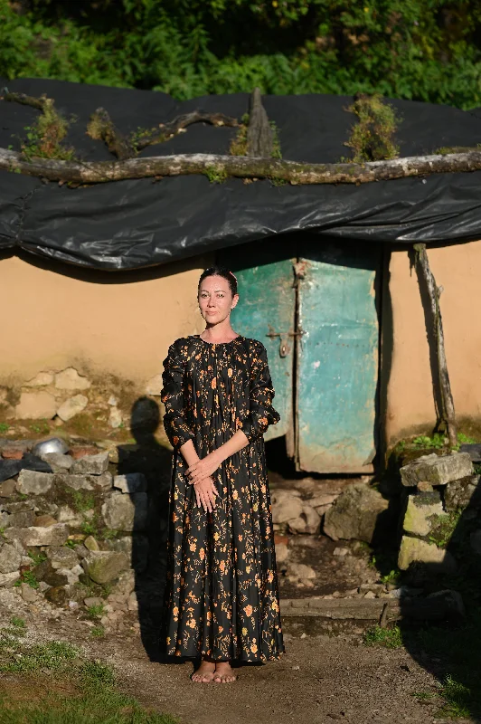 Empire Waist Women Dress to Accentuate the Bust and Conceal the Waist Empire Waist Women Dress to Accentuate the Bust and Conceal the Waist Laxmi Empire Waist Women Dress to Accentuate the Bust and Conceal the Waist Empire Waist Women Dress to Accentuate the Bust and Conceal the Waist Laxmi