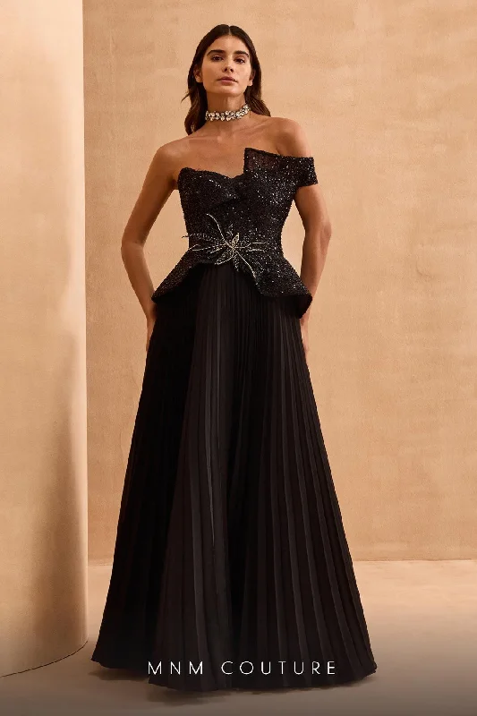 Halter Neck Women Dress to Show Off the Shoulders and Neckline Halter Neck Women Dress to Show Off the Shoulders and Neckline MNM Couture V07282 Halter Neck Women Dress to Show Off the Shoulders and Neckline Halter Neck Women Dress to Show Off the Shoulders and Neckline MNM Couture V07282
