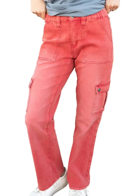 Women's matching top and pants set Mom jeans for a nostalgic and casual look Cal Jeans In Mineral Red Women's matching top and pants set Mom jeans for a nostalgic and casual look Cal Jeans In Mineral Red