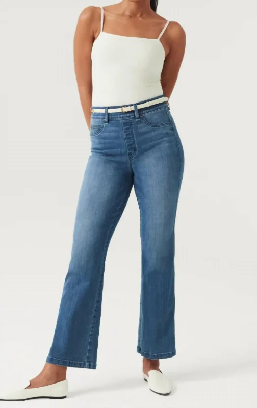 Women's high - waisted yoga pants Skinny women jeans with a form - fitting design Kick Flare Jeans In Vintage Indigo Women's high - waisted yoga pants Skinny women jeans with a form - fitting design Kick Flare Jeans In Vintage Indigo