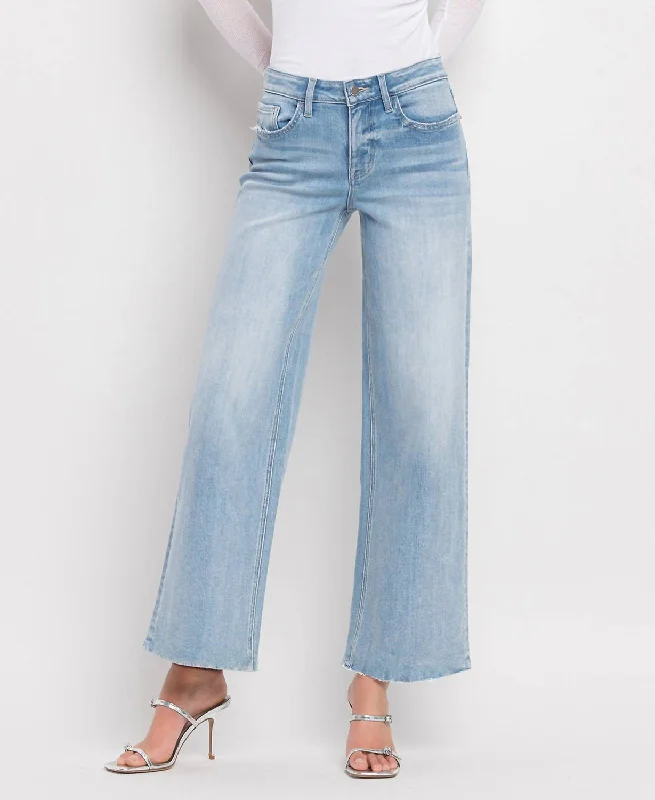 Women's pleated office pants Dark - wash women jeans for a sophisticated and slimming effect The Best Of The Best Jeans In Light Wash Women's pleated office pants Dark - wash women jeans for a sophisticated and slimming effect The Best Of The Best Jeans In Light Wash