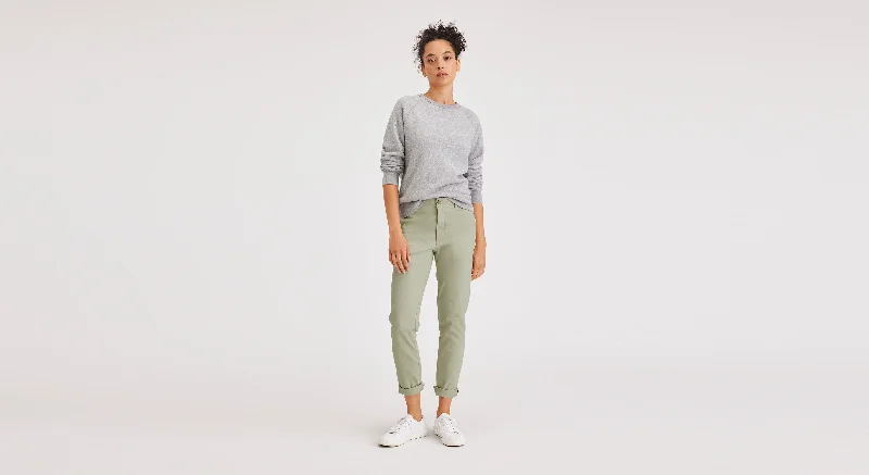 Cuffed Women Shorts for a Laid - Back and Trendy LookWeekend Chinos, Slim Fit: Premium Edition Cuffed Women Shorts for a Laid - Back and Trendy LookWeekend Chinos, Slim Fit: Premium Edition