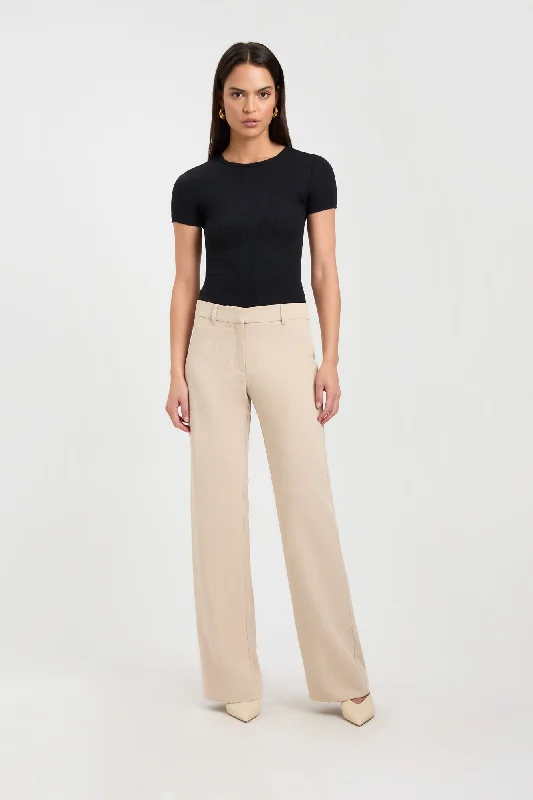 Long - Sleeve Women's Ribbed Crop Top in Beige for a Stylish and Cozy Fall OutfitBeau Baby Tee Long - Sleeve Women's Ribbed Crop Top in Beige for a Stylish and Cozy Fall OutfitBeau Baby Tee